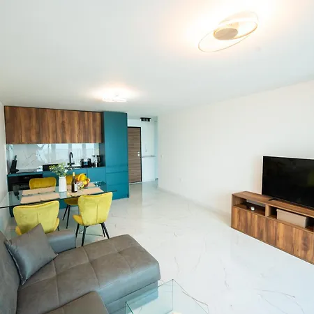 Apartment Skyline - Sea View, Pools, Spa&free Parking *