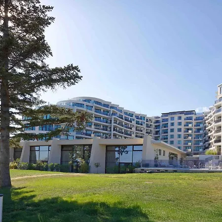 Apartment Skyline - Sea View, Pools, Spa&free Parking Varna